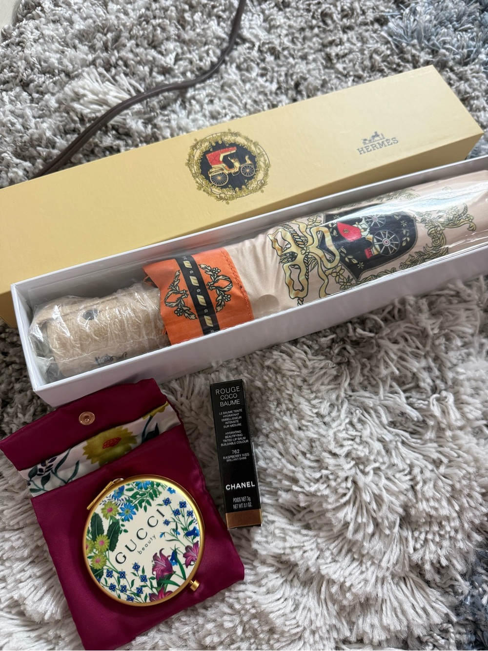 Bundle of hermes umbrella,lipstick (raspberry kiss) and gucci mirror 3 items